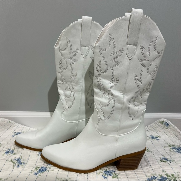 white mid-calf cowboy boots (women’s) - Picture 6 of 6